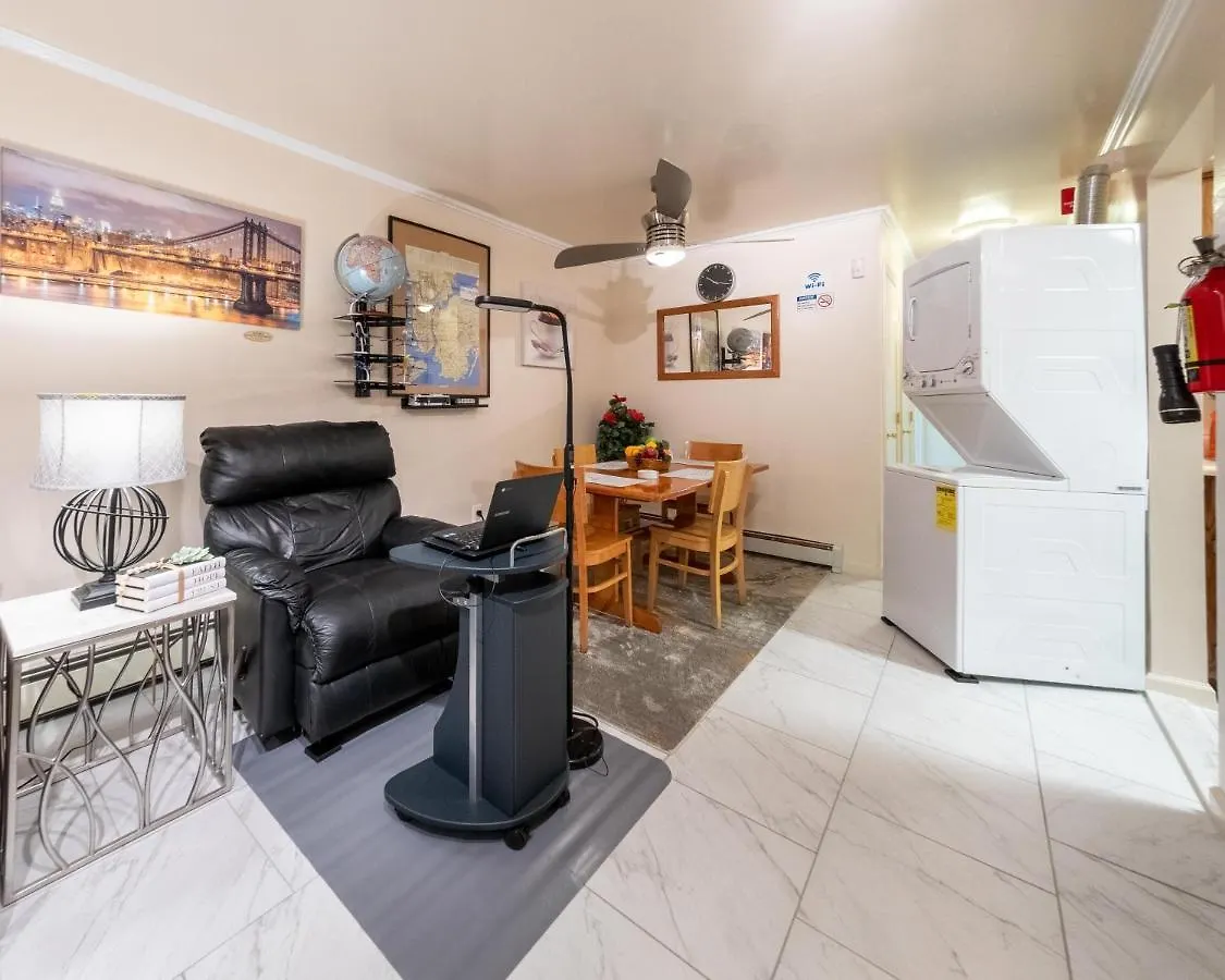 Apartment Two-Bedroom Serviced Apartment: High-Speed Wi-Fi & Bi-Monthly Housekeeping New York United States
